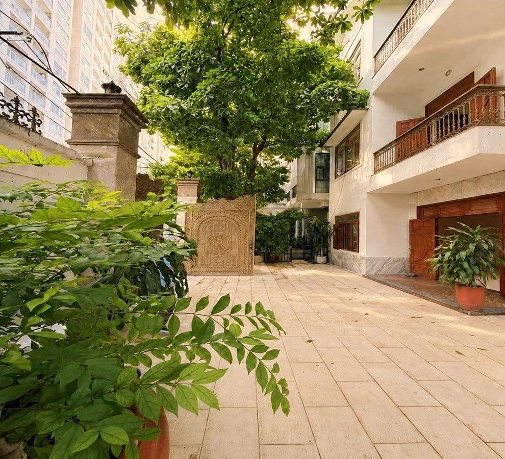 Bán biệt thự mặt tiền Khu sân bay TSN, P2, Tân Bình cũ, 348m2, 3 tầng, ngang 14m, nở hậu   