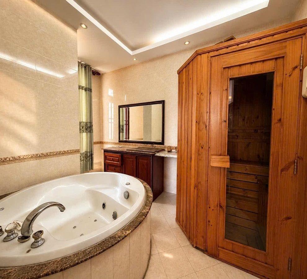 Bán biệt thự mặt tiền Khu sân bay TSN, P2, Tân Bình cũ, 348m2, 3 tầng, ngang 14m, nở hậu   