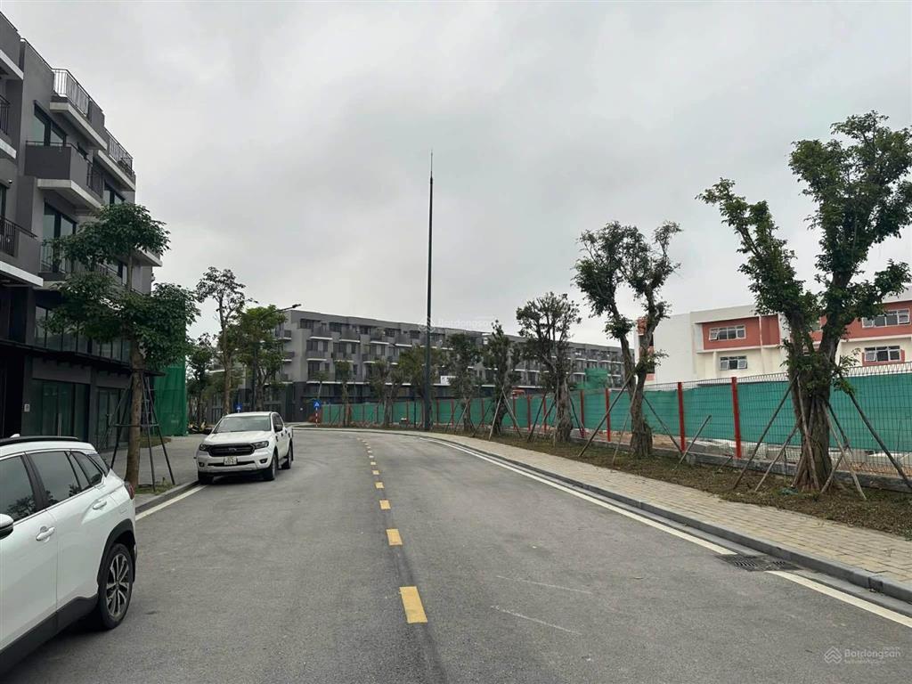 Nhà phố tại eco central park cạnh trường fpt giá cực tốt đã có bìa
