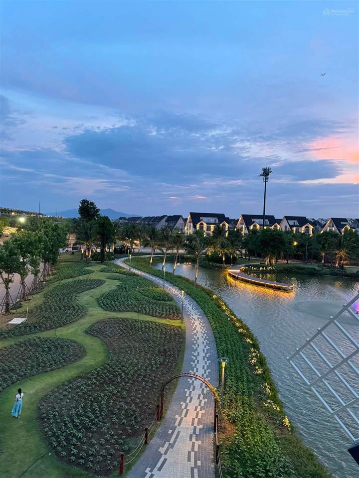 Nhà phố tại eco central park cạnh trường fpt giá cực tốt đã có bìa