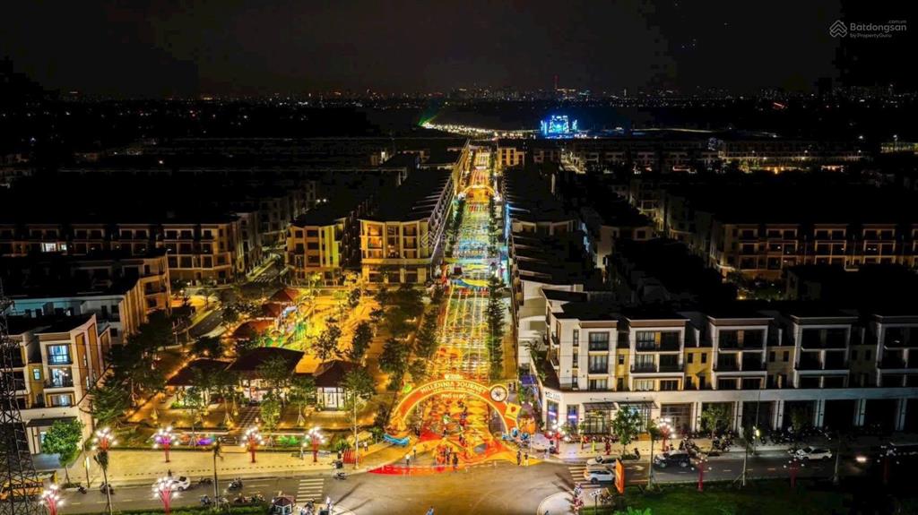 Cần cho thuê nhà phố t&t city millennia long hậu, vị trí ngay cạnh cổng