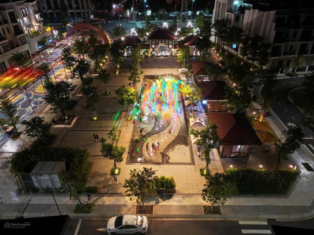 Cần cho thuê nhà phố t&t city millennia long hậu, vị trí ngay cạnh cổng