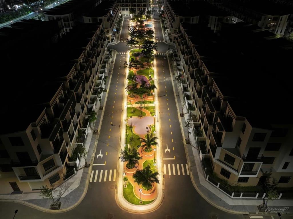 Cần cho thuê nhà phố t&t city millennia long hậu, vị trí ngay cạnh cổng