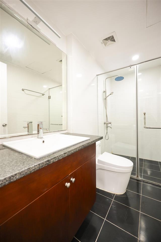 Cho thuê căn 02 ngủ 02 wc mới, full đồ, ngay mặt hồ tây, 90a xóm chùa