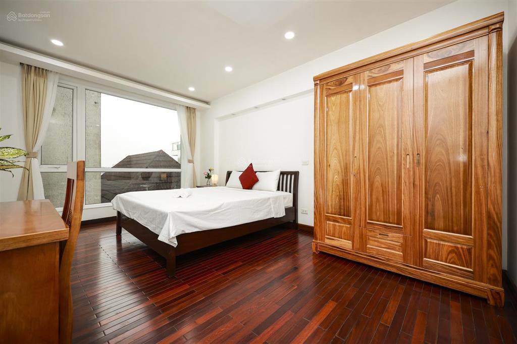 Cho thuê căn 02 ngủ 02 wc mới, full đồ, ngay mặt hồ tây, 90a xóm chùa