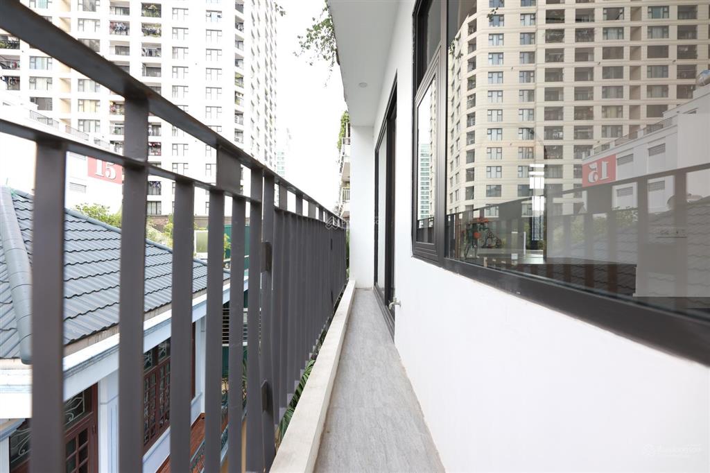 Cho thuê căn hộ full đồ 02 ngủ 120m2 ngõ 11 đường tây hồ