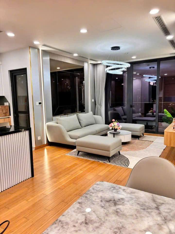 Bán gấp căn hộ chung cư cao cấp Phố Lạc Long Quân – 70m2 ( 2PN) và 3PN ( 89m2)