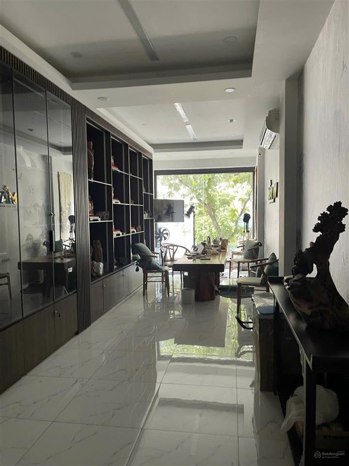 (chính chủ). cần bán nhà phân lô mặt phố trần đăng ninh  40m2 sổ đỏ  thang máy  30 tỷ (có giảm)