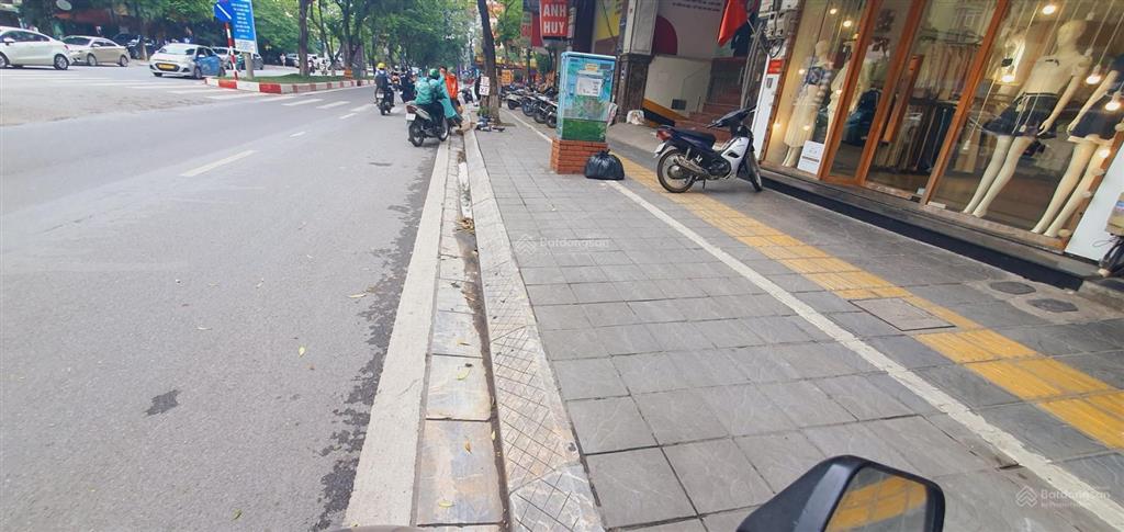 (chính chủ). cần bán nhà phân lô mặt phố trần đăng ninh  40m2 sổ đỏ  thang máy  30 tỷ (có giảm)