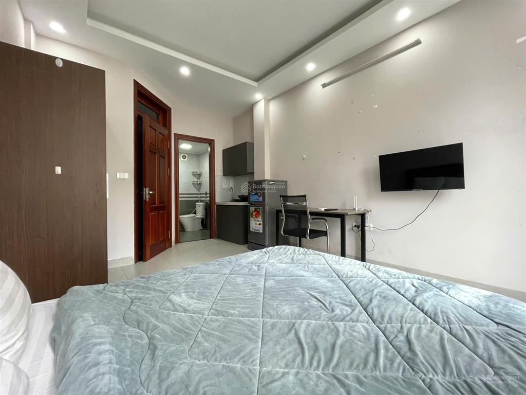 Nhà mình còn phòng cho thuê tại 442 âu cơ  full đồ  có ban công  chỉ 4,3 triệu/th  có thang máy