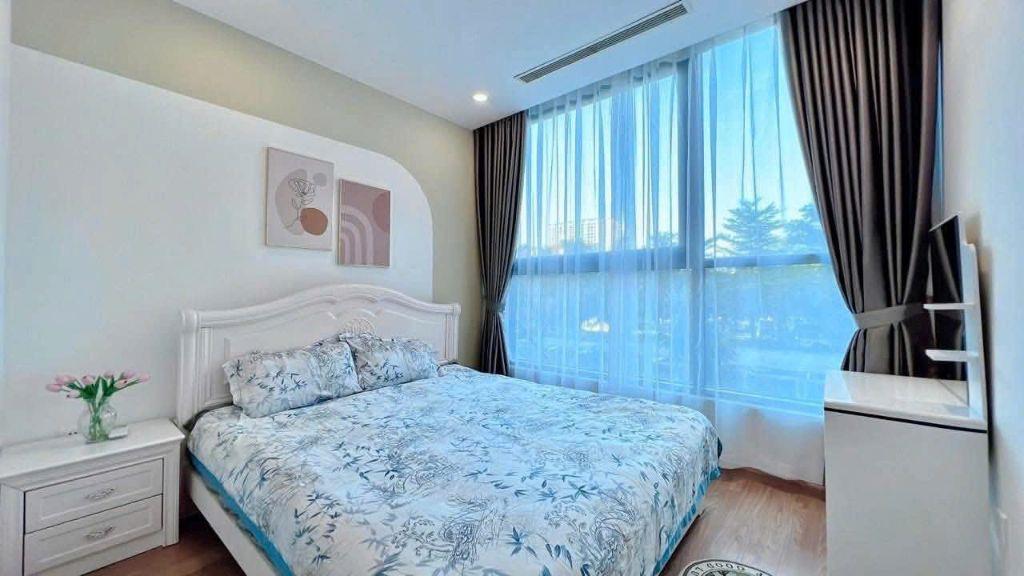Bán gấp căn hộ chung cư N04B Ngoại Giao Đoàn – DT 130m2 ( căn góc 3PN)