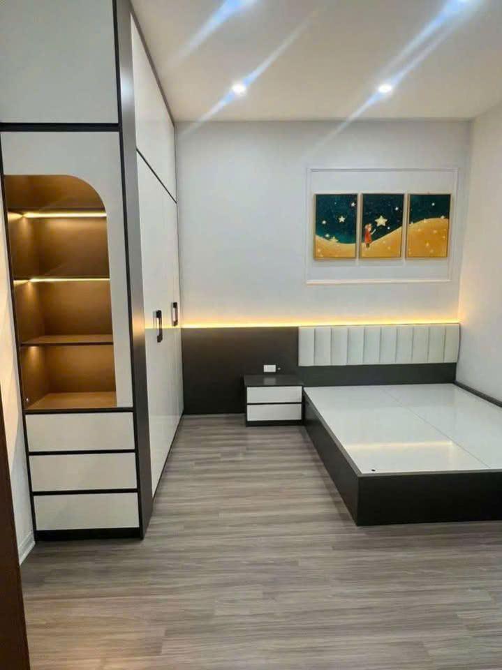 Chính chủ cần bán chung cư Nghĩa Đô đường Hoàng Quốc Việt - 3 ngủ ( 6 tỷ 850) 