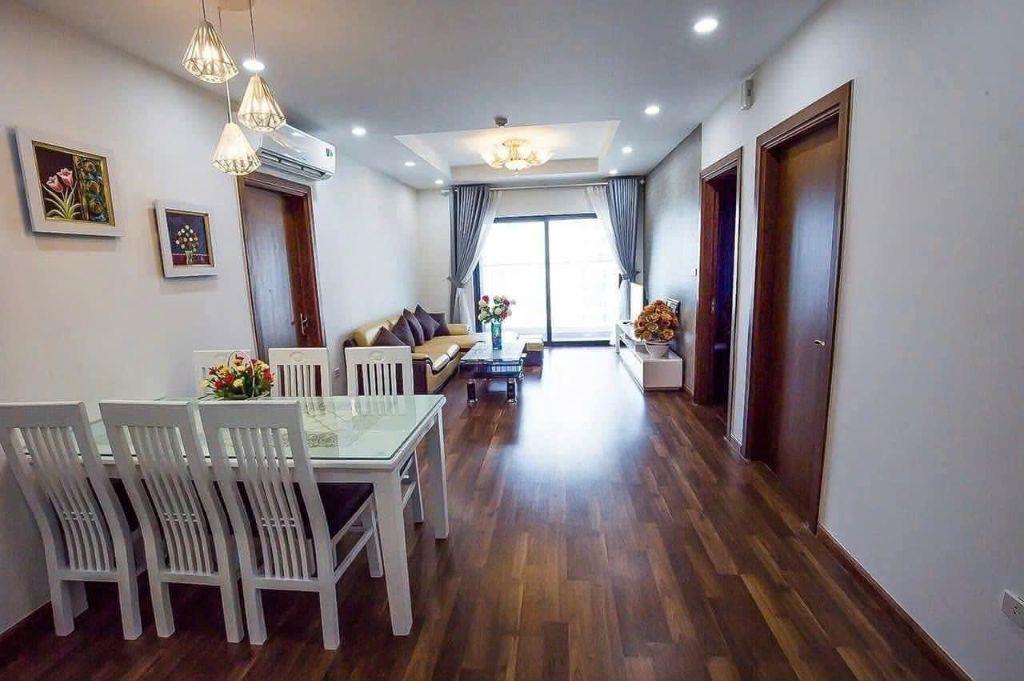 Hiếm! Bán gấp căn hộ chung cư đường Hoàng Quốc Việt – Giá rẻ - nhà đẹp – 2PN và 3PN.