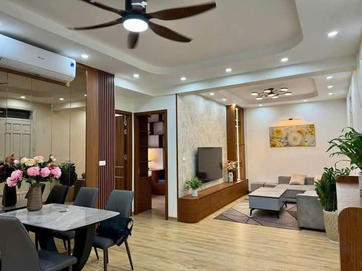 Bán gấp căn hộ chung cư đường Hoàng Quốc Việt – 71m2 ( 3 ngủ) Giá chỉ 6 tỷ 850.