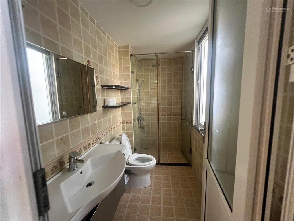 Cho thuê nhà 45 m2 x 5 tầng mặt ngõ túc mạc  phố trần hưng đạo  hà nội   0968 826 ***