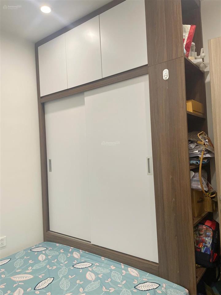 Chủ nhà bán gấp căn 2n1vs tầng trung hướng đông bắc. có chỗ để xe ô tô