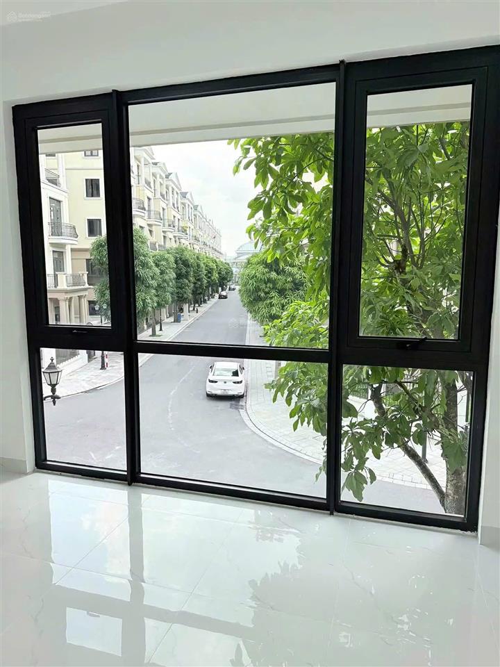 10,2 tỷ cho căn đảo dừa 91m2 xẻ khe, đã hoàn thiện 3 tầng có hố chờ thang máy