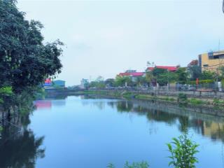 Nhỉnh 2 tỷ ô tô vào tận đất. lô góc 2 mặt thoáng. gần hồ phi liệt