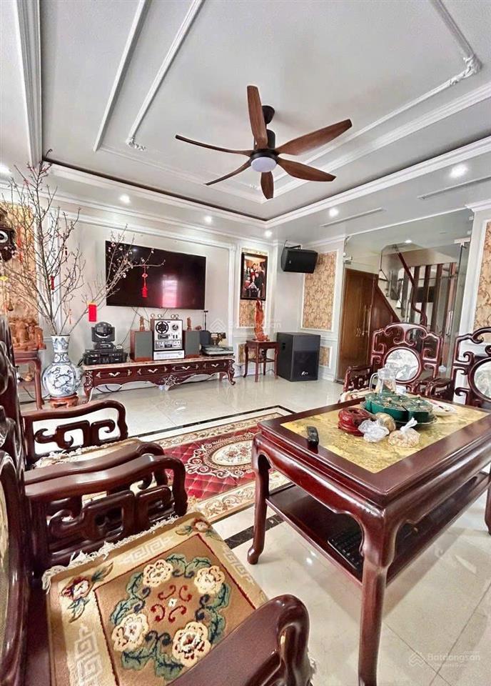 Nhà 6 tầng thang máy x 100m mặt đường trần nguyên hãn. giá chỉ 15.5 tỷ