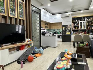 Nhà 3 tầng x 90m mặt đường ngô gia tự. mt 5.5m. giá 13.5 tỷ