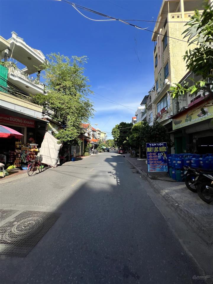 Siêu hiếm căn lô góc 75m2 mặt đường trại lẻ. giá 10,2 tỷ
