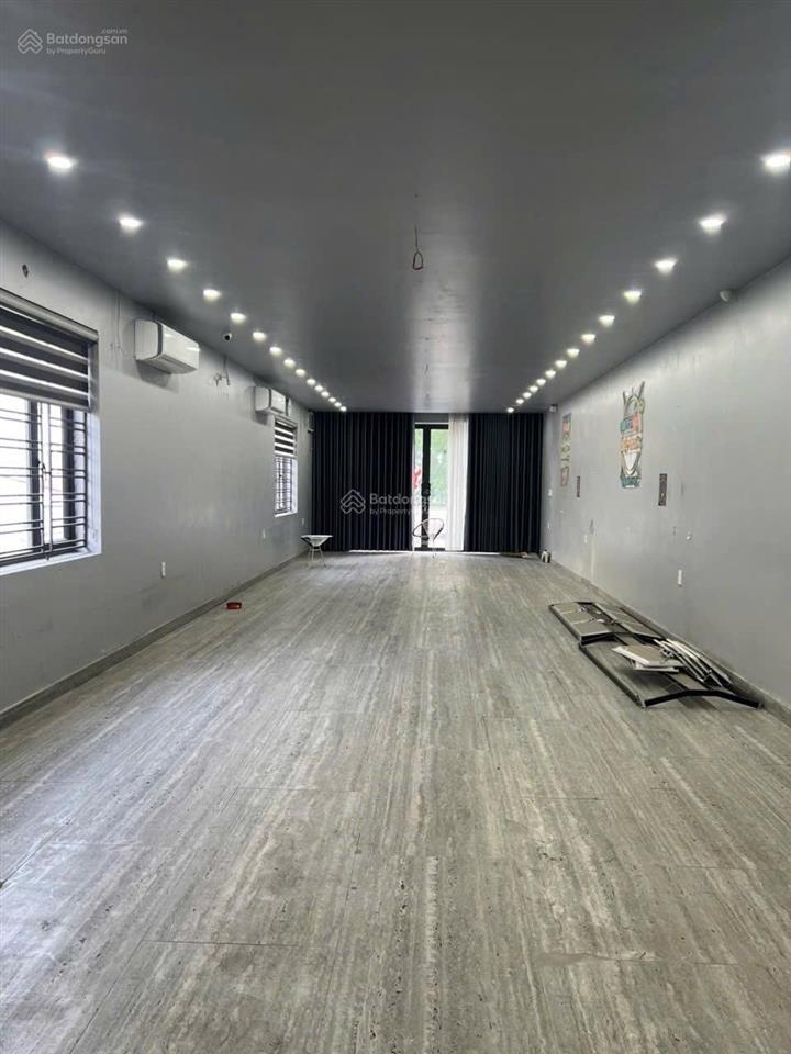 Nhà 4 tầng x 130m thang máy lô góc phố dư hàng. đang hđ thuê 20tr/tháng. giá 15,9 tỷ