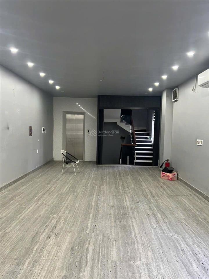 Nhà 4 tầng x 130m thang máy lô góc phố dư hàng. đang hđ thuê 20tr/tháng. giá 15,9 tỷ