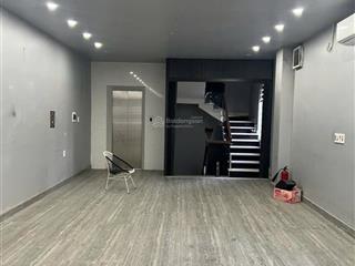 Nhà 4 tầng x 130m thang máy lô góc phố dư hàng. đang hđ thuê 20tr/tháng. giá 15,9 tỷ