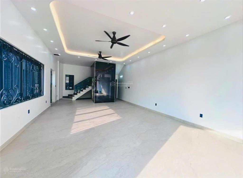 Siêu hiếm căn 77m x 6 tầng thang máy lô góc mặt phố hồ sen. giá 24 tỷ