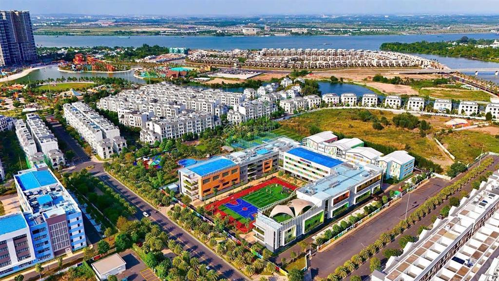 Cho thuê nhà nguyên căn, full nội thất cao cấp  chỉ cần xách vali vào ở  khu yên tĩnh