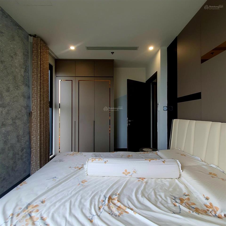 Cho thuê căn 3pn2wc, full nt luxury, view trực diện cv36ha, pháo hoa, sông, tầng cao mát cả ngày