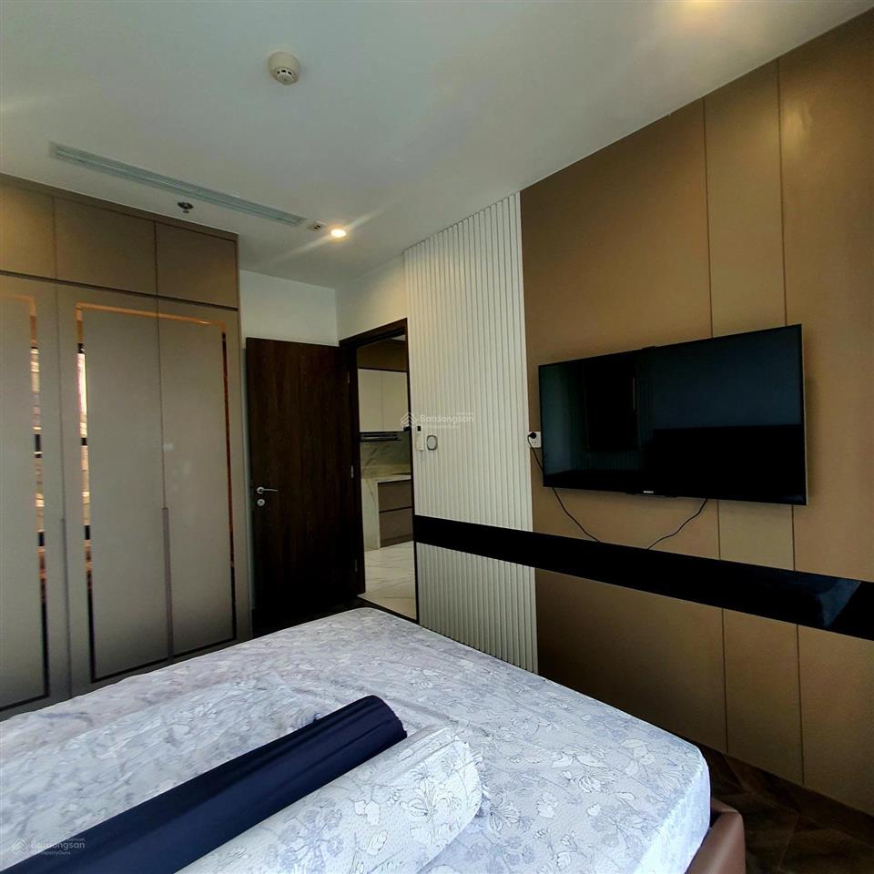 Cho thuê căn 3pn2wc, full nt luxury, view trực diện cv36ha, pháo hoa, sông, tầng cao mát cả ngày