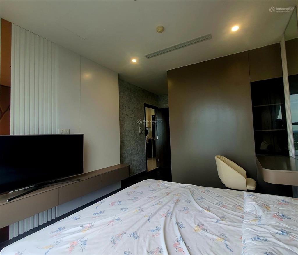Cho thuê căn 3pn2wc, full nt luxury, view trực diện cv36ha, pháo hoa, sông, tầng cao mát cả ngày