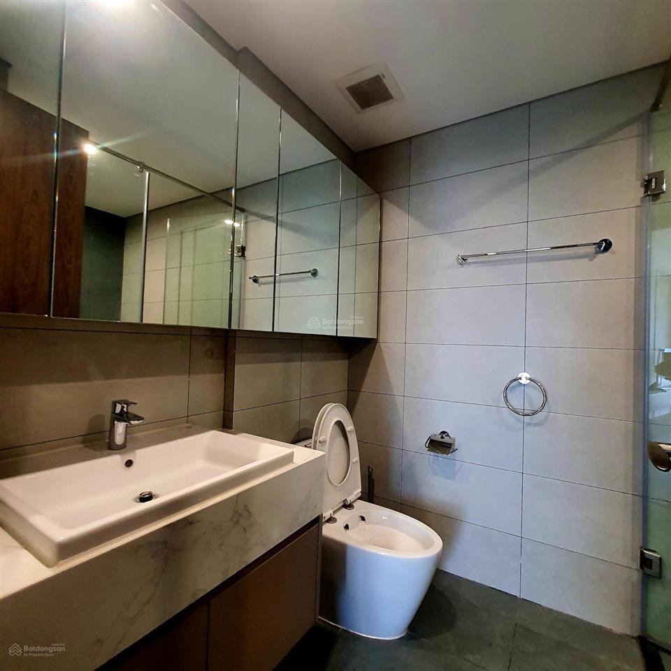 Cho thuê căn 3pn 2wc, full nt luxury, view trực diện cv 36ha, pháo hoa, sông, tầng cao mát cả ngày