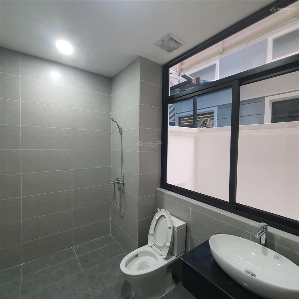 Cho thuê tòa nhà 6 tầng, hoàn thiện mới đẹp, vị trí mt nx  lp, đối diện vinschool, vinmec