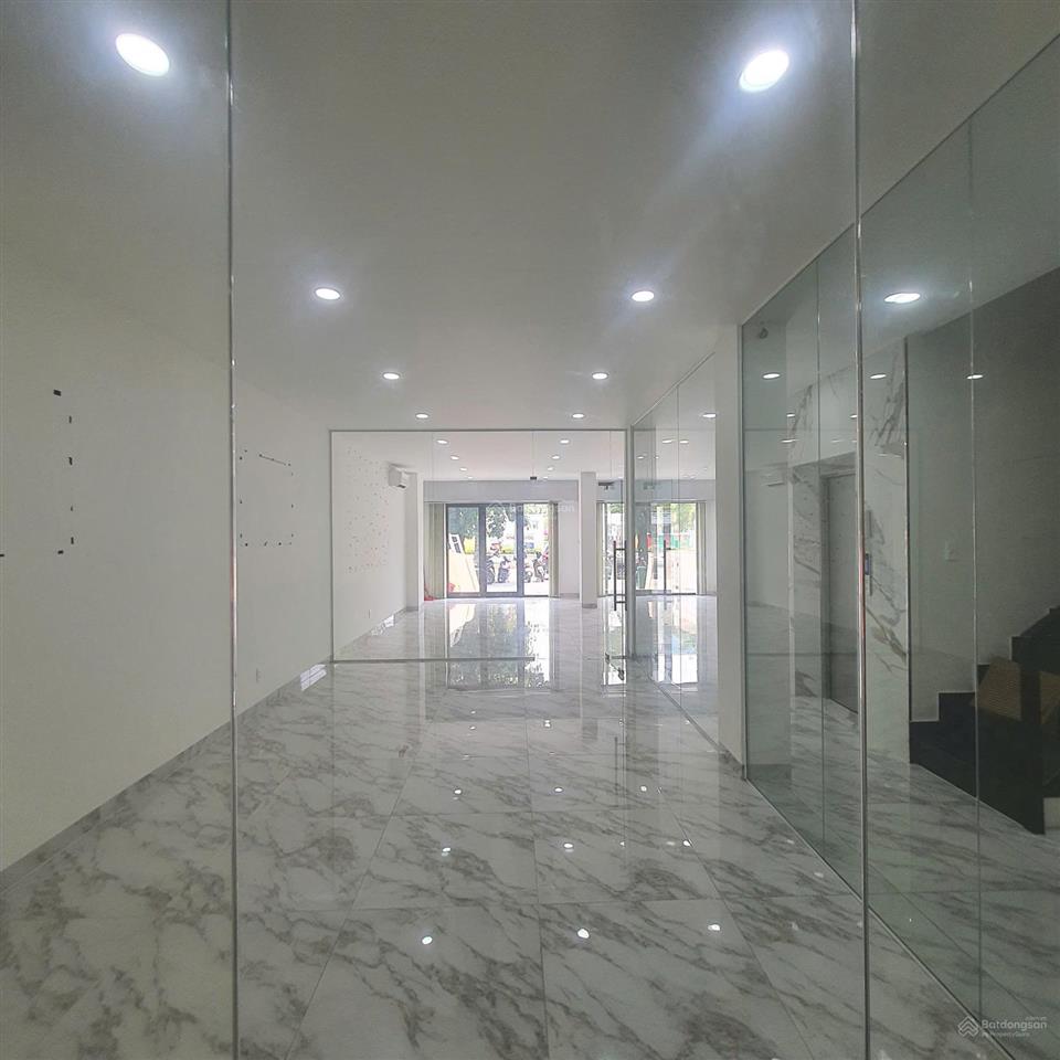 Cho thuê tòa nhà 6 tầng, hoàn thiện mới đẹp, vị trí mt nx  lp, đối diện vinschool, vinmec