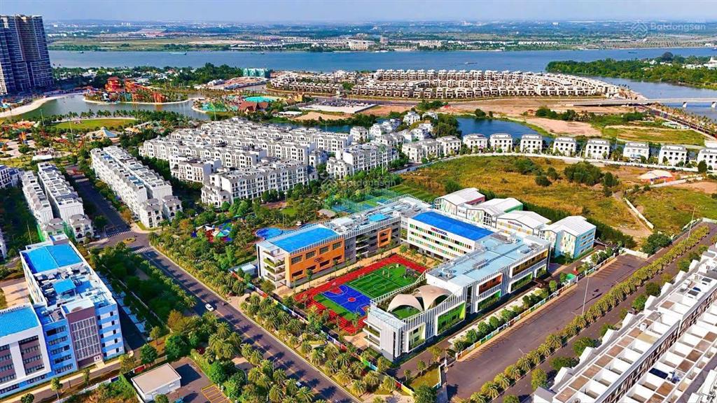 Np manhattan  dt 126m2(7x18), có thang máy  gần vincom, vinschool  vinhomes grand park