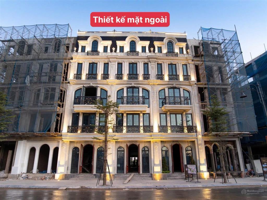 Căn 75m2 đối diện chung cư và 2 công viên lớn. 3 phút ra tới đường 24m và clubhouse, bể bơi