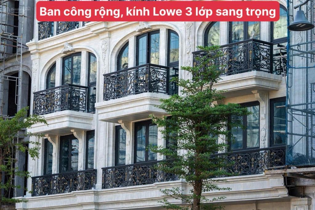 Căn 75m2 đối diện chung cư và 2 công viên lớn. 3 phút ra tới đường 24m và clubhouse, bể bơi