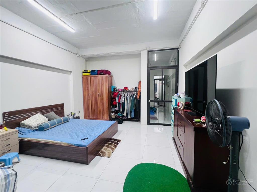 Bán nhà liền kề kdt văn phú, hướng đông nam, gần nhiều trường học, chợ văn la, khu trung tâm vp