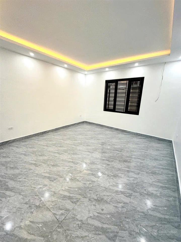 Bán nhà ngõ rộng ô tô đỗ được trước cửa
