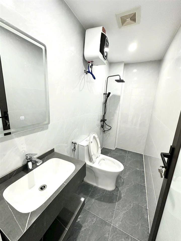 Bán nhà ngõ rộng ô tô đỗ được trước cửa