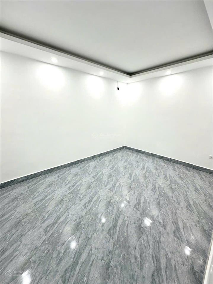 Bán nhà ngõ rộng ô tô đỗ được trước cửa