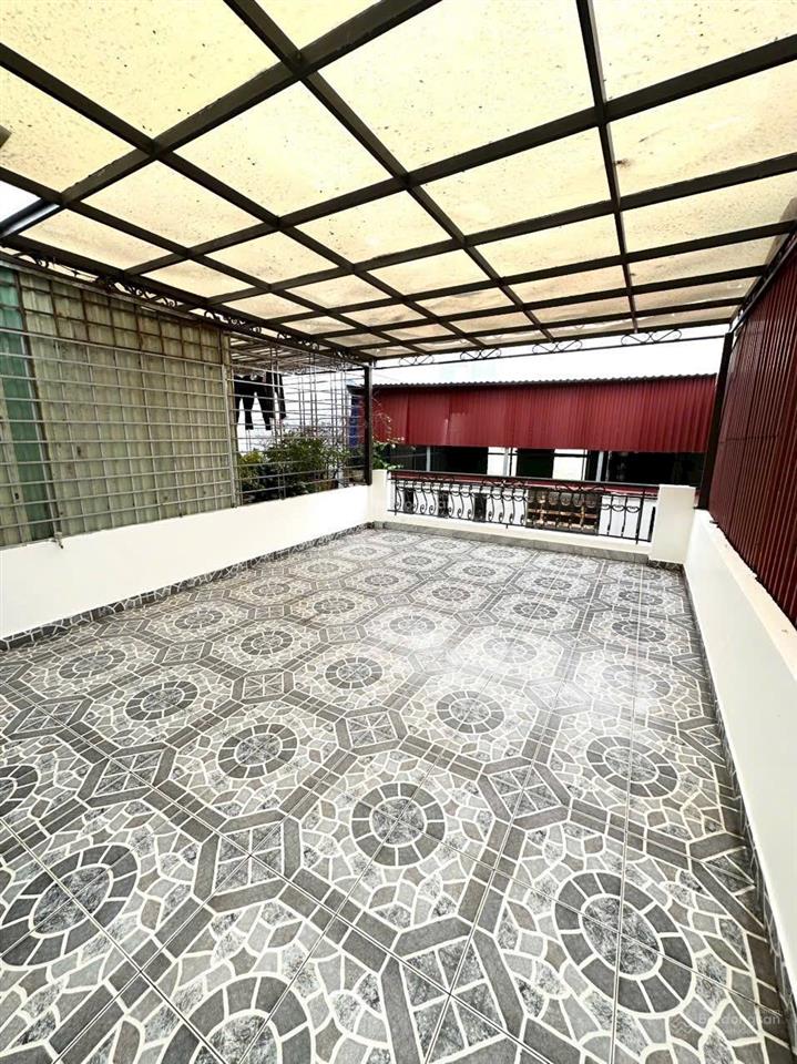 Bán nhà ngõ rộng ô tô đỗ được trước cửa