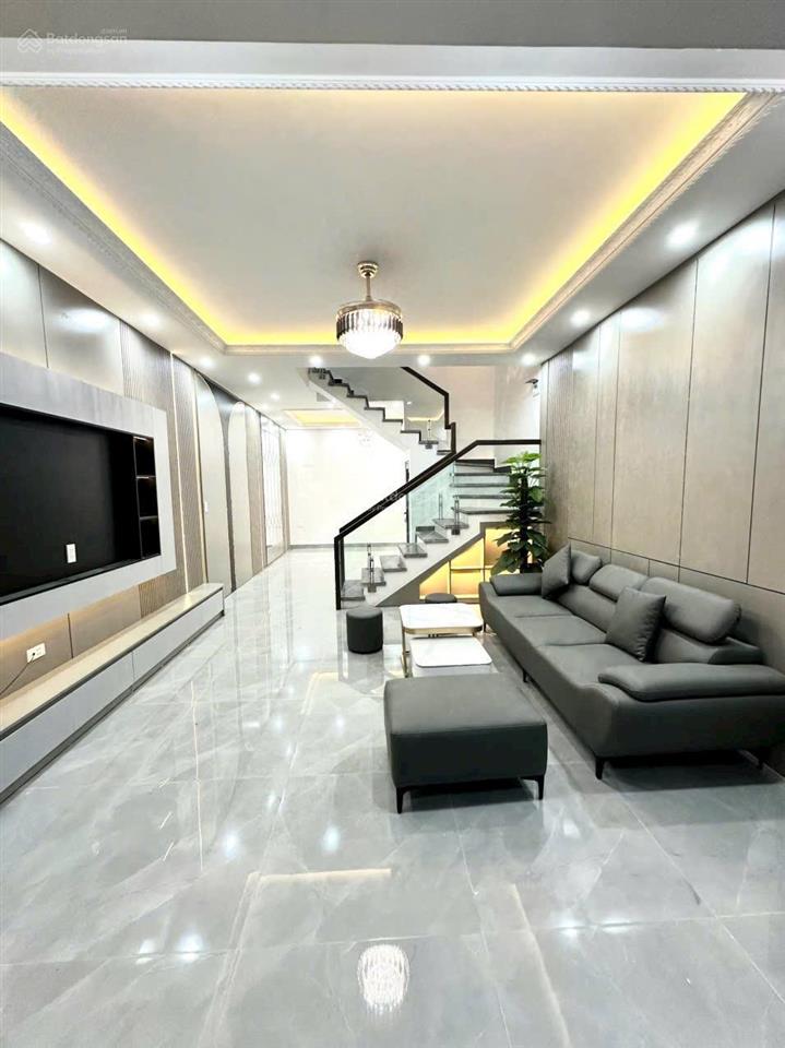 Bán nhà ngõ rộng ô tô đỗ được trước cửa