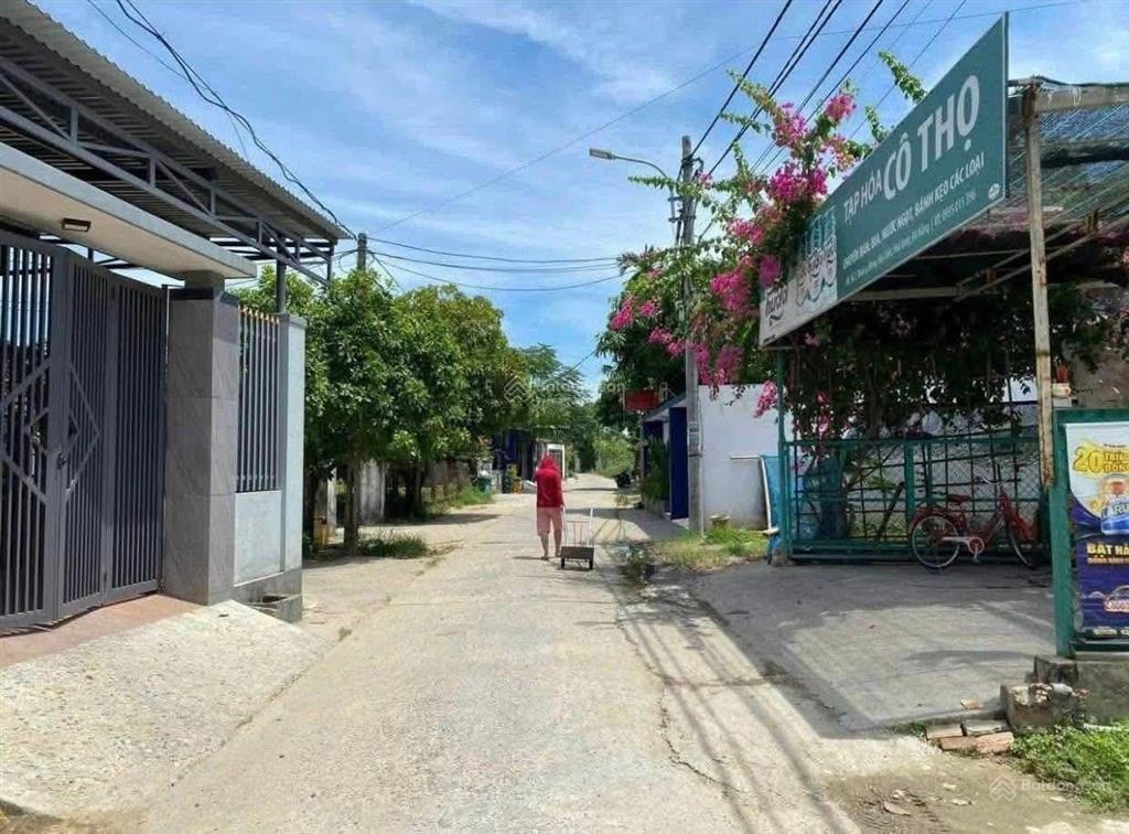  150m. đất hai mặt tiền.trục chính liên thôn la bônghòa tiến. đang thi công trổ nhựa