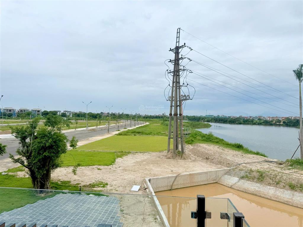Chính chủ cần tiền bán gấp lô lk 90m2 view công viên tại pearl rivera  mê linh. sdcc