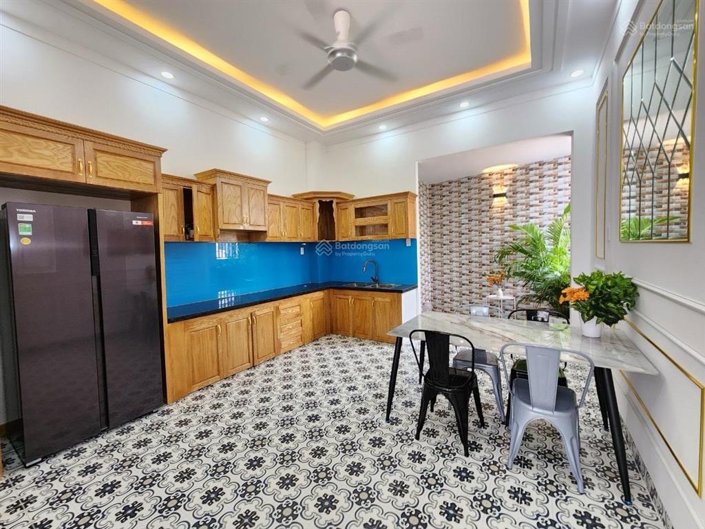 Cho thuê nhà nguyên căn 1 trệt + 2 lầu + 1 tum kdc lộc phát, thuận giao, bình dương