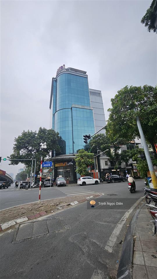 Giá tốt! cần bán nhà mặt phố huế