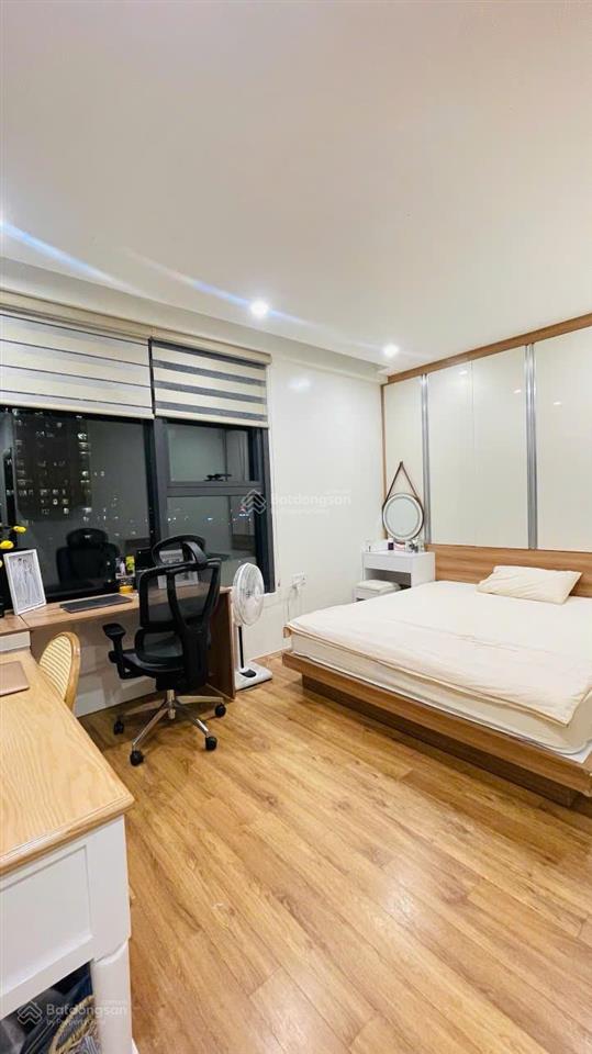 Gấp bán căn hộ 2 ngủ 72m2 tầng 18 chung cư five star kim giang  sổ đỏ không vay bank, nhà đẹp mát
